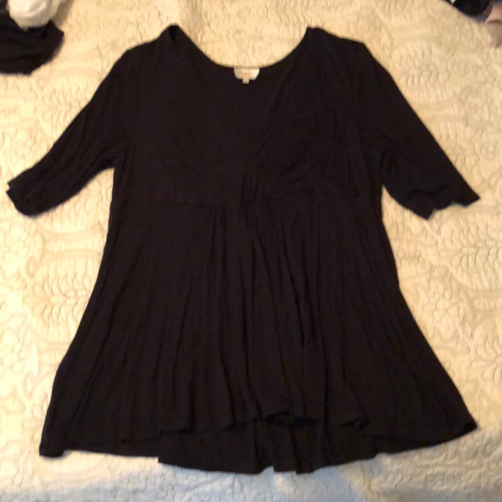 Black flowey Deletta top